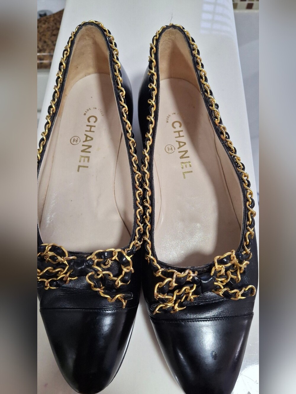 CHANEL Vintage Black Leather Ballet Flats with Gold Chain Trim And Bow